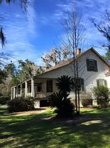 Exterior side view of Historic Haile Homestead at Kanapaha Plantation