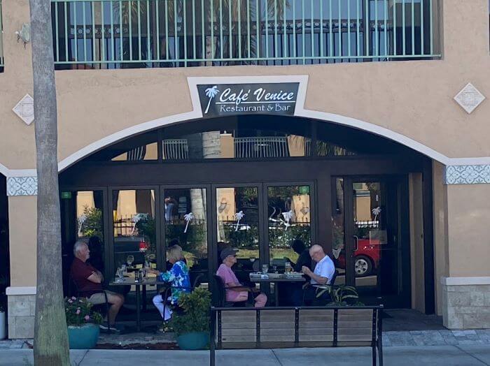 cafe-venice-restaurant-and-wine-bar-in-downtown-venice-florida