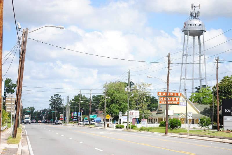 Callahan, Florida mit Huddle House und Wasserturm