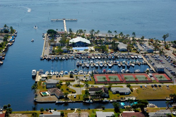 Image: https://www.florida-backroads-travel.com/images/CapeCoralYachtBasin.jpg Cape Coral Yacht Basin