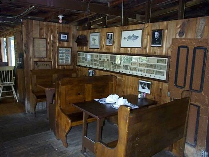 Cap's Place Dining Room