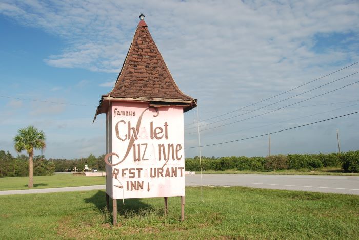 Chalet Suzanne Entrance Sign