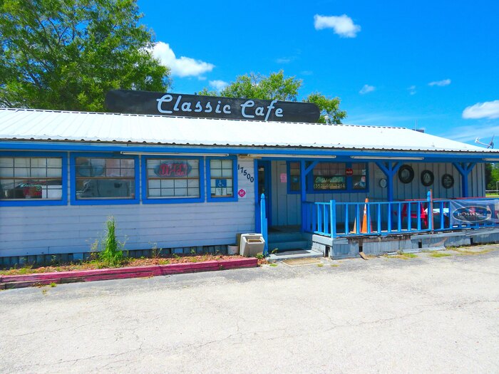 Classic Cafe in Waldo, Florida
