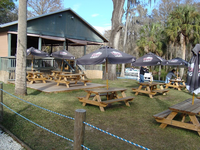 Swampy's on the Rainbow River