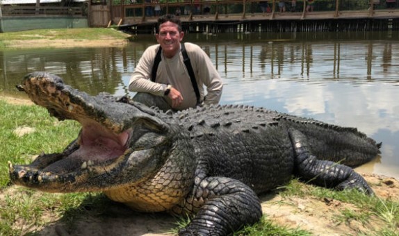 Huge Gator and Brave Man at Gatorama