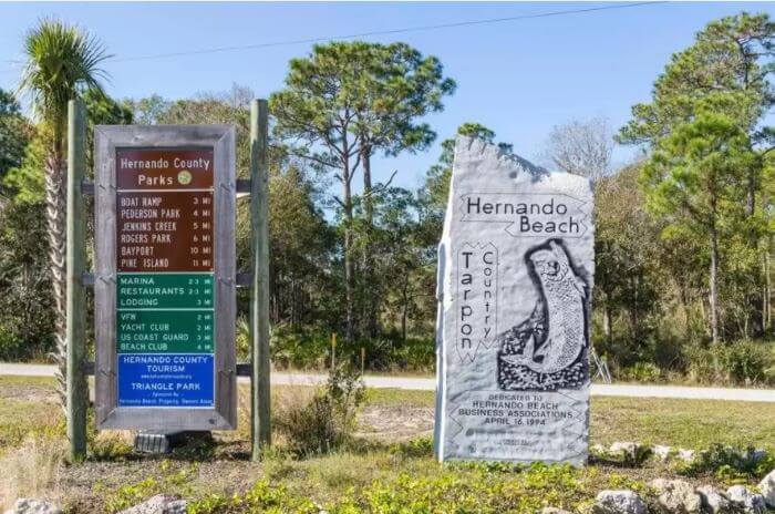 Hernando Beach Welcome Sign
