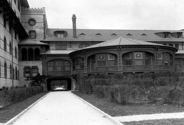 Hotel Ponce Dining Room Exterior