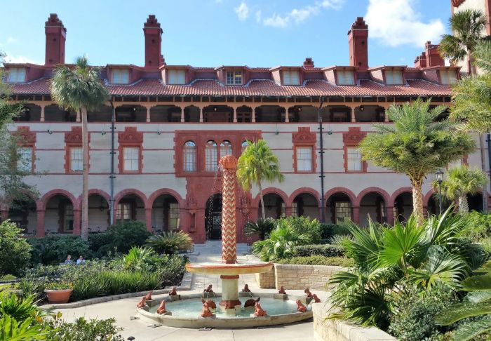 Hotel Ponce Courtyard and Frog Fountain
