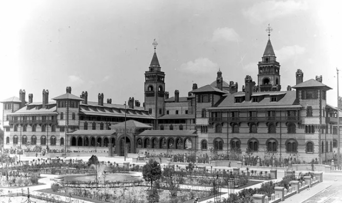Hotel Ponce Shortly After Construction