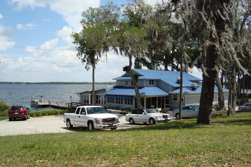 HoweyintheHills, Florida Friendly Historic Lakefront Town