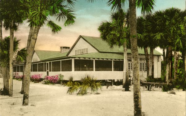 Postcard of Keewaydin Club's main lodge