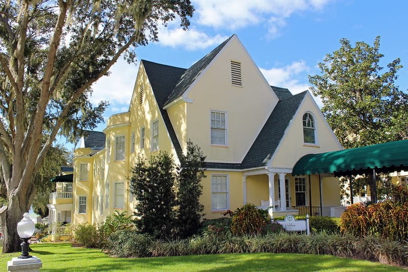 Gables Building at Lakeside Inn