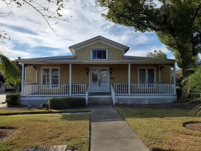 Longwood Henck House