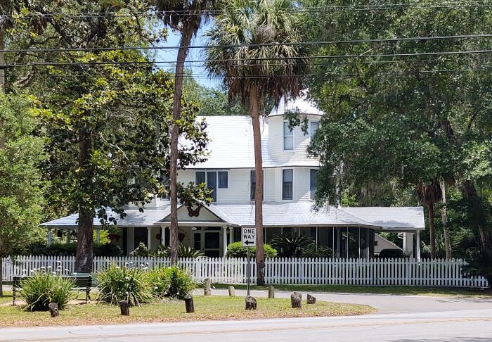 Home in Micanopy Residential Neighborhood