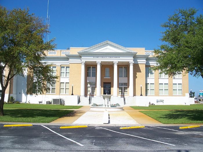 Moore Haven Glades County Courthouse