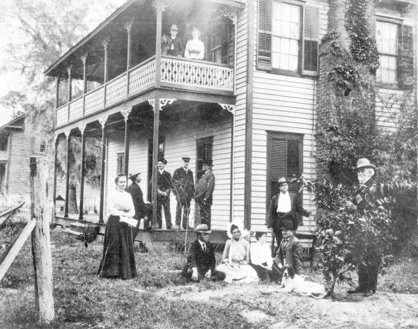 Moore Hotel in Hawthorne, c.1900