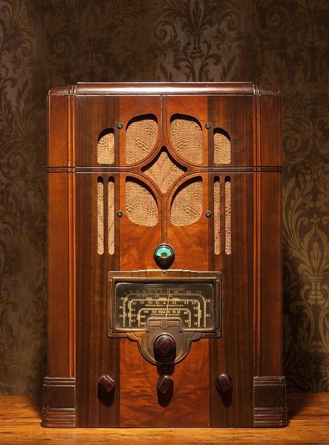 Antique Large Table Model Radio