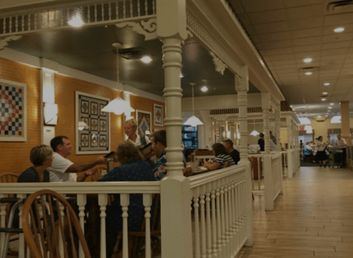 Pinecraft Der Dutchman Interior