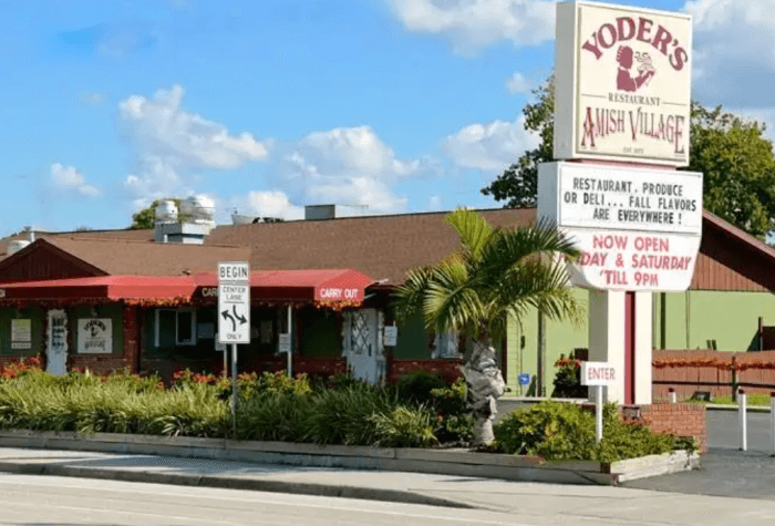 Pinecraft Yoders Exterior