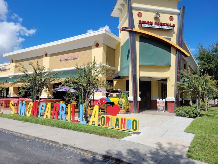 Simon Parilla Exterior