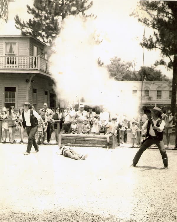Gunfighters at Six Gun Territory