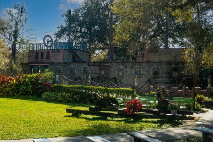 The boat restaurant at Solomon's Castle