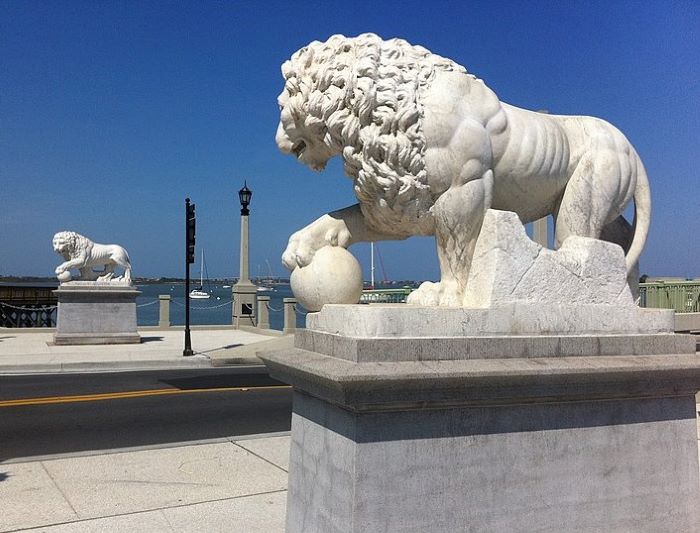Medici Lion at Bridge Entrance