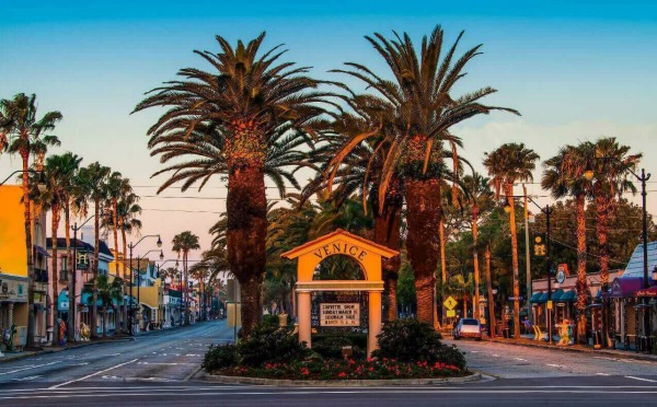 Venice Main St Photo by RBurchPhotography.com Venice Main St Photo by RBurchPhotography.com