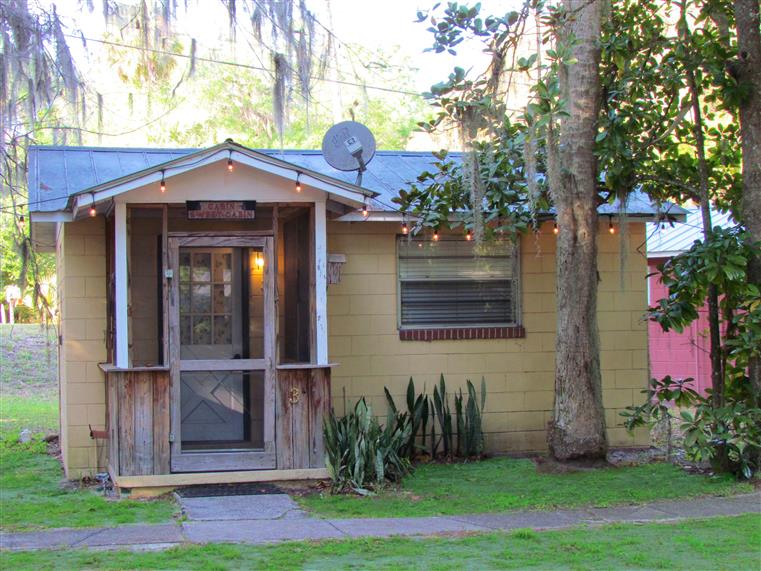 Guest Cabin at The Yearling Restaurant