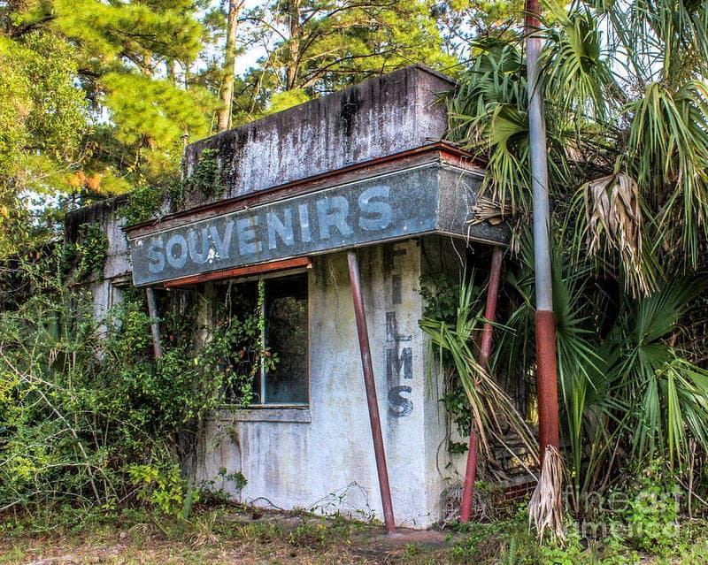 Old Souvenir Shop on US-17 Near Yulee, Florida
